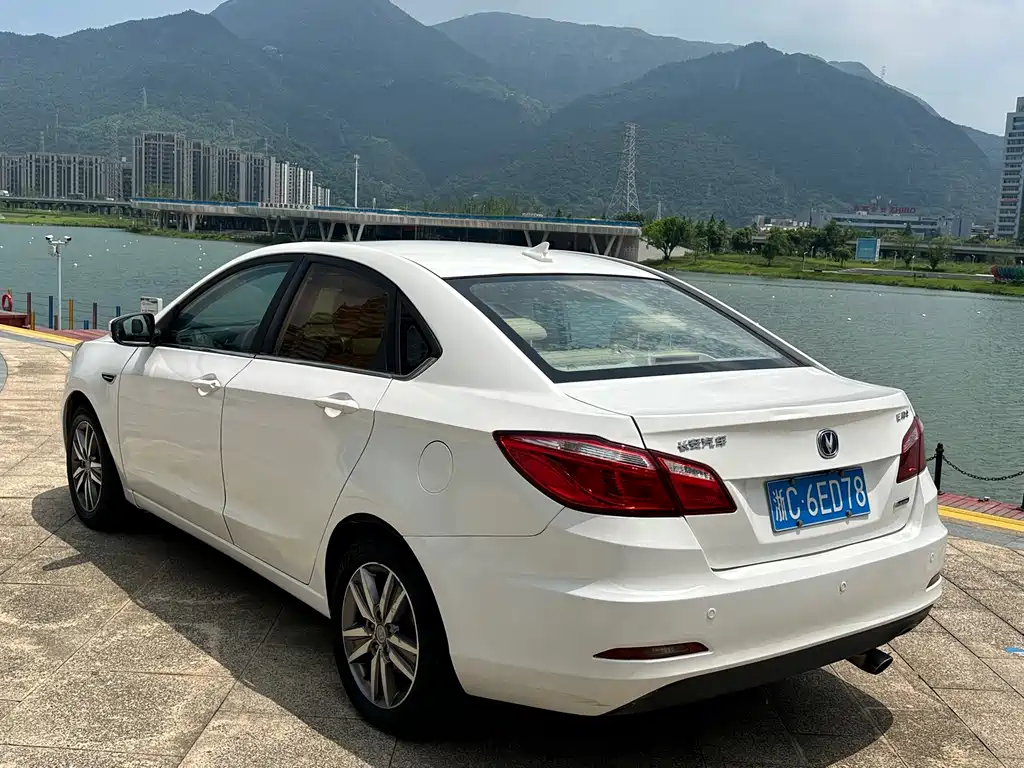 Eado 1.6 L Auto Style