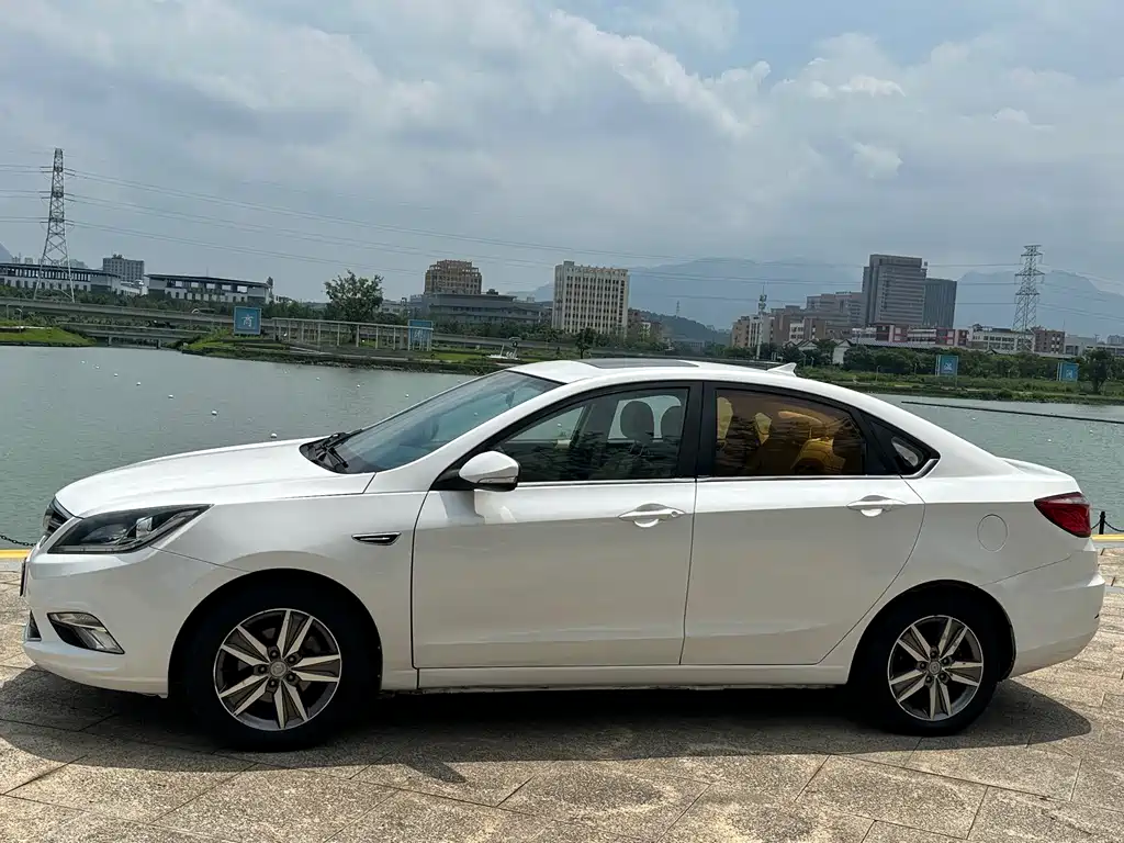 Eado 1.6 L Auto Style