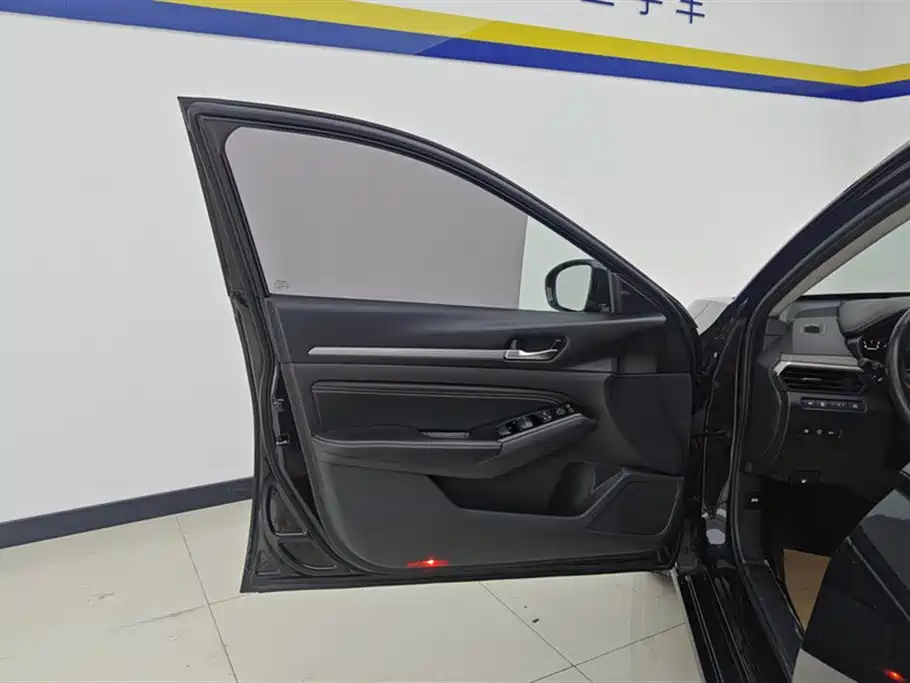 Teana 2.0 L XL Upper AD1 Smart Travel Navigator
