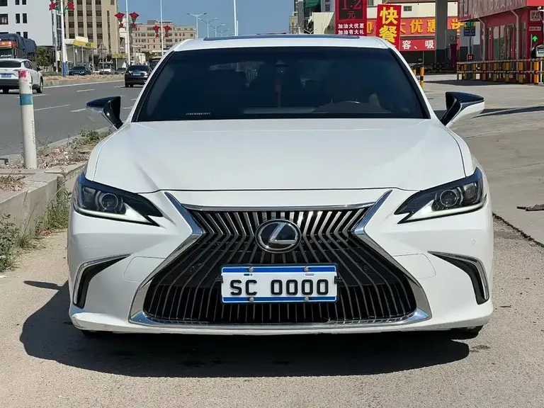 Lexus ES 200 Outstanding CN-V