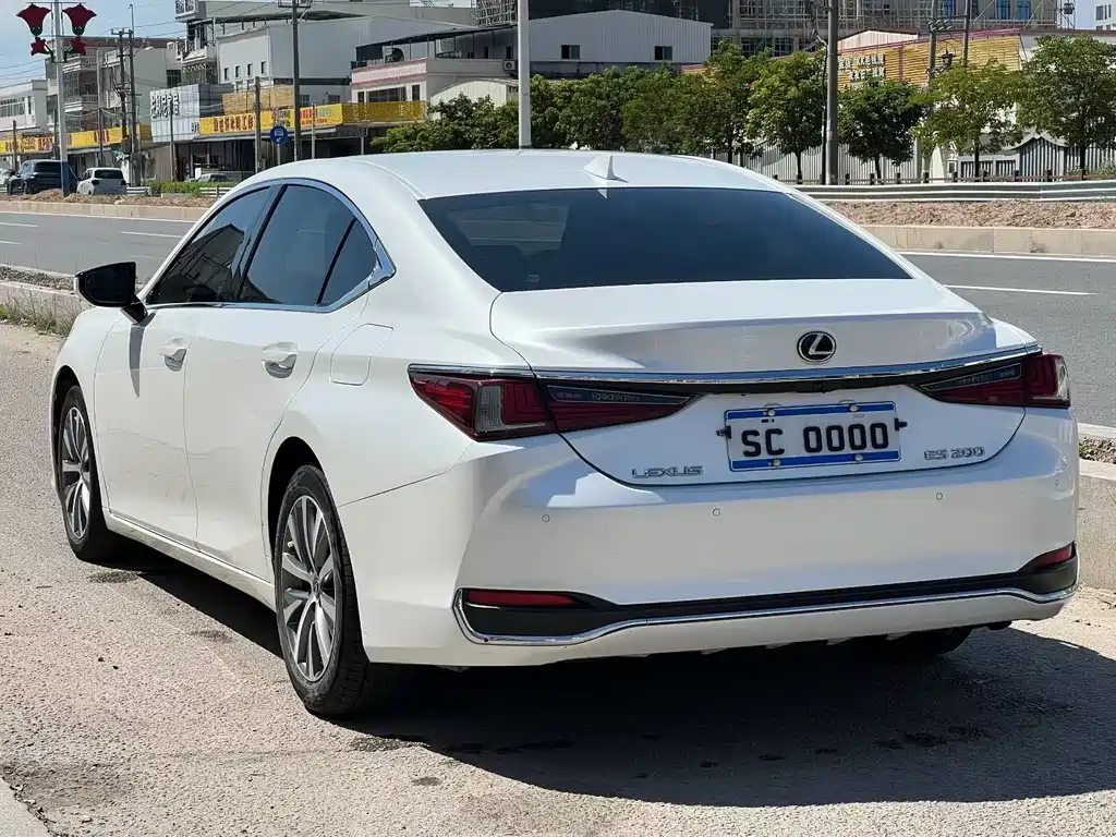 Lexus ES 200 Outstanding CN-V