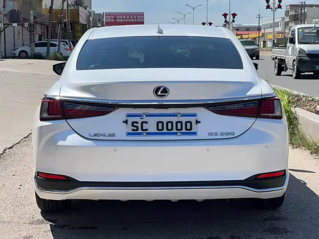 Lexus ES 200 Outstanding CN-V