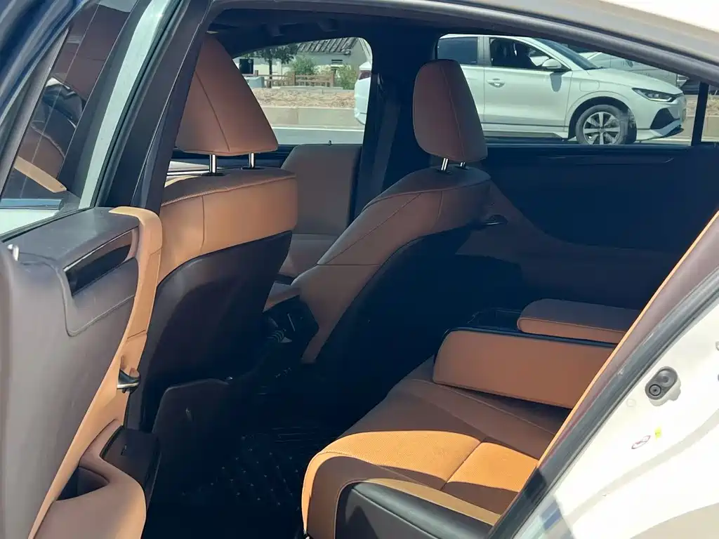 Lexus ES 200 Outstanding CN-V