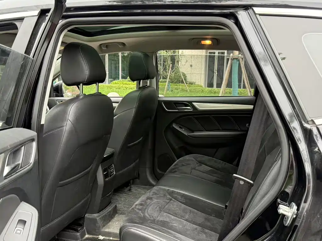 Roewe RX5 NEV eRX5 50 T Hybrid Connected Honor Supreme Flagship
