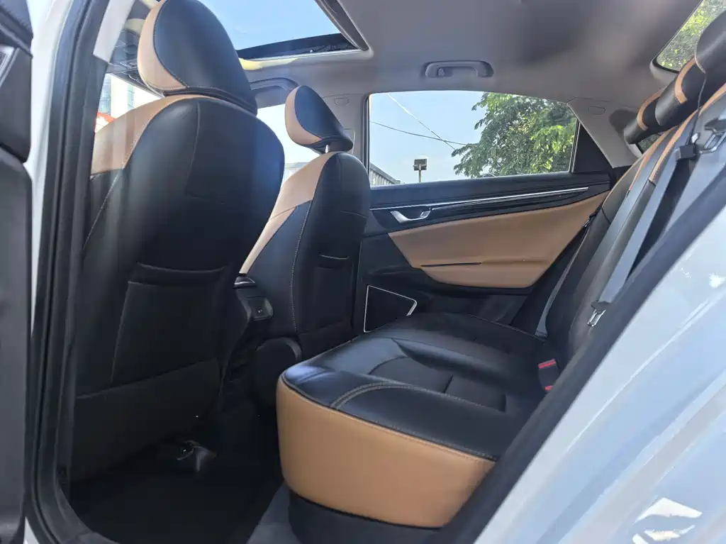 Emgrand GL 1.4 T CVT Luxury