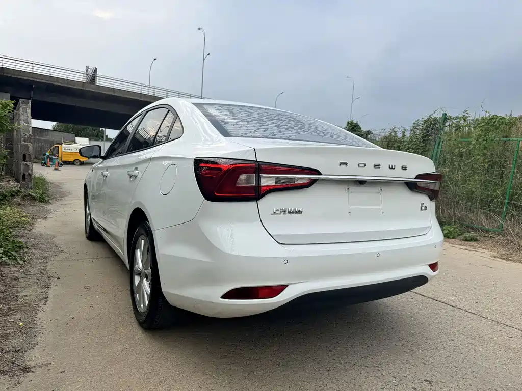 Roewe i5 1.5 L Auto 4 G Connected Leading Luxury