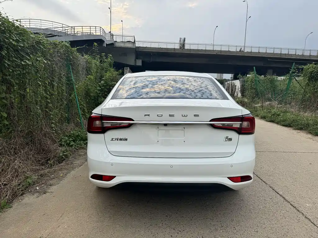 Roewe i5 1.5 L Auto 4 G Connected Leading Luxury