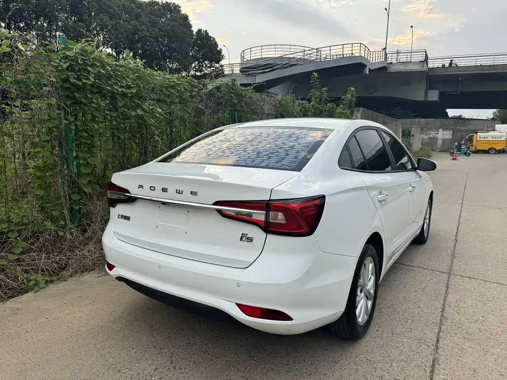 Roewe i5 1.5 L Auto 4 G Connected Leading Luxury