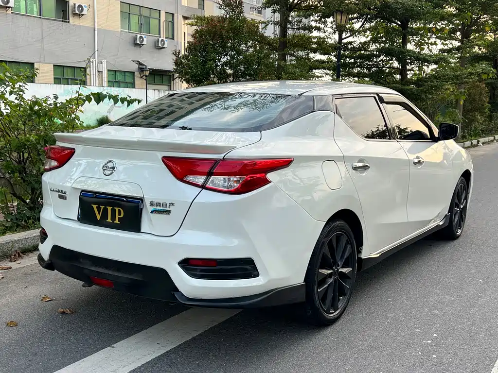 Lannia 1.6 L CVT Connected Smart Cool