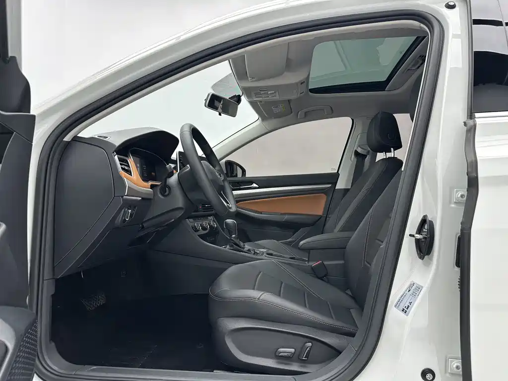 Bora 200 TSI DSG Smart Travel
