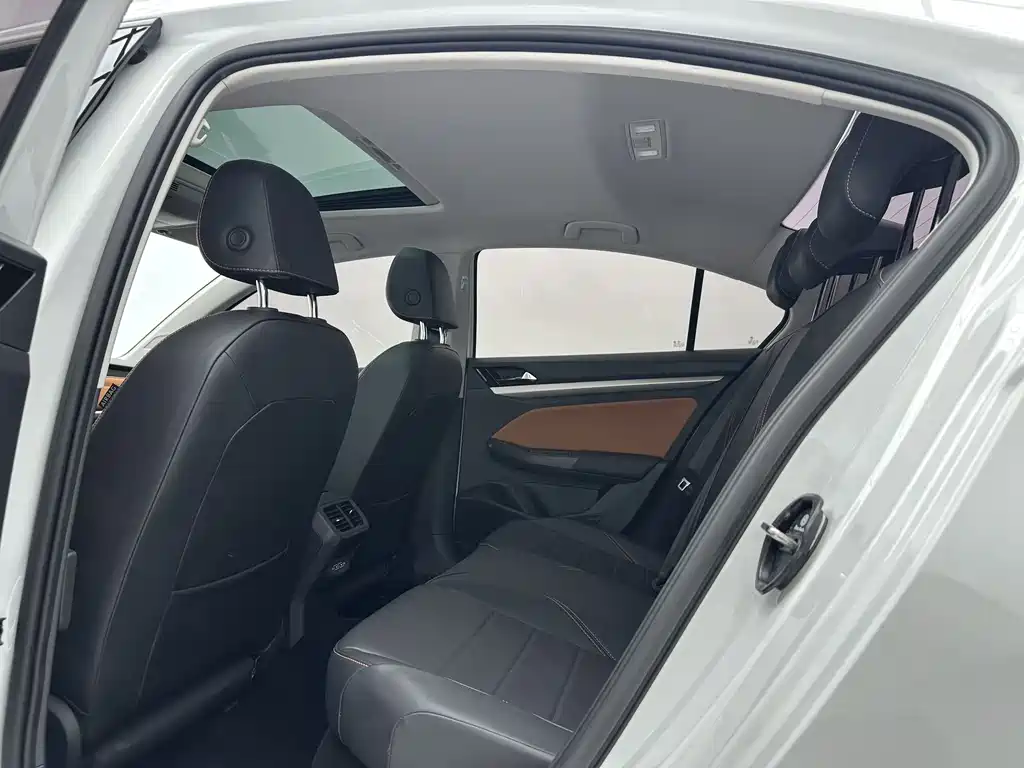 Bora 200 TSI DSG Smart Travel
