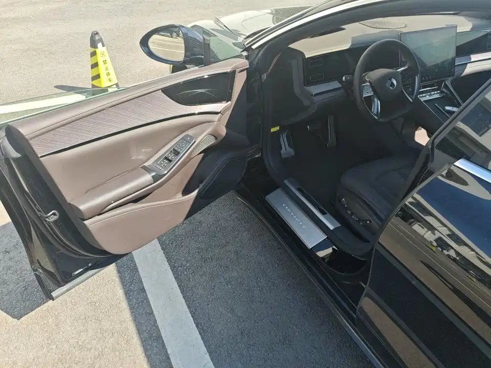 Denza Z9 1100 km 4 WD Max
