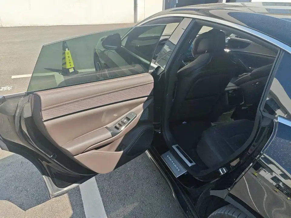 Denza Z9 1100 km 4 WD Max