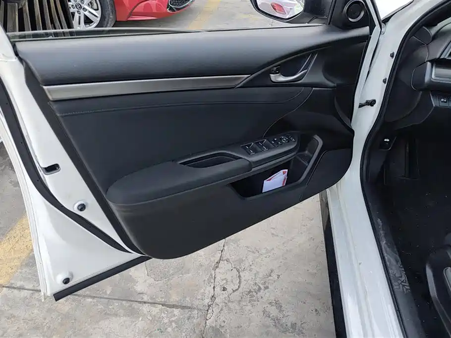 Civic HATCHBACK 220 TURBO CVT New Sharp Control