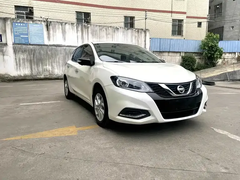 Nissan Tiida 1.6 L CVT Smart Travel