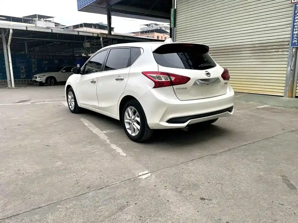 Tiida 1.6 L CVT Smart Travel