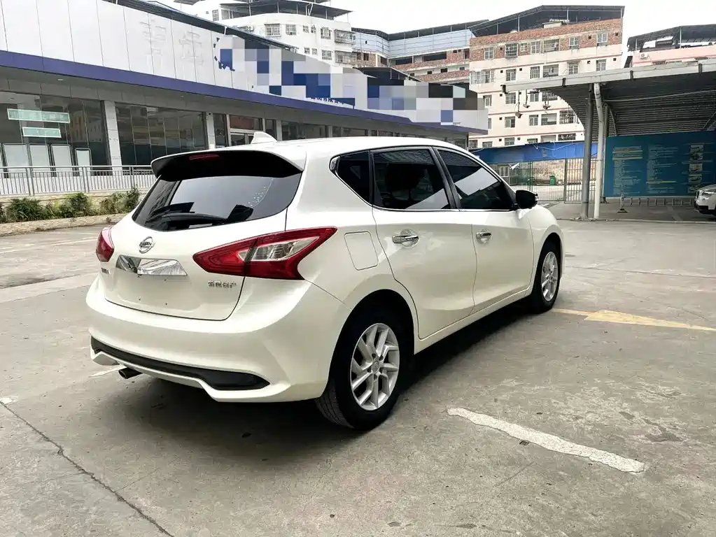 Tiida 1.6 L CVT Smart Travel