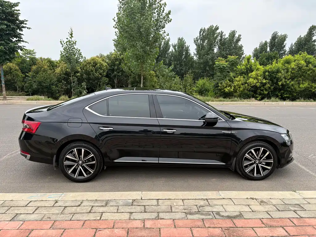Superb TSI280 DSG Premium