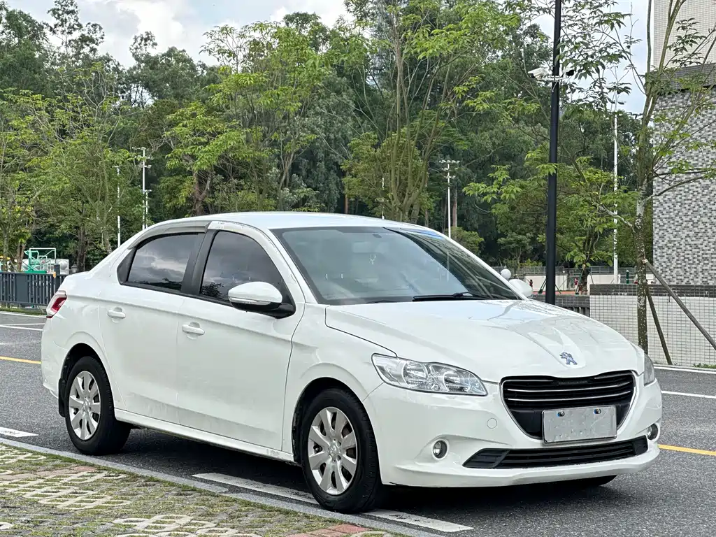Peugeot 301 1.6 L Auto Comfort