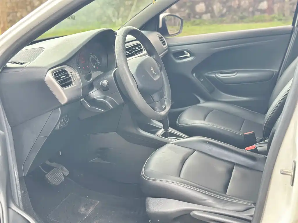 Peugeot 301 1.6 L Auto Comfort