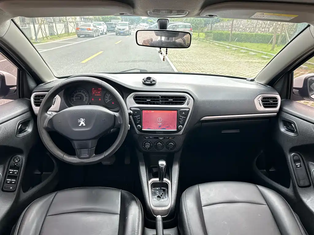 Peugeot 301 1.6 L Auto Comfort