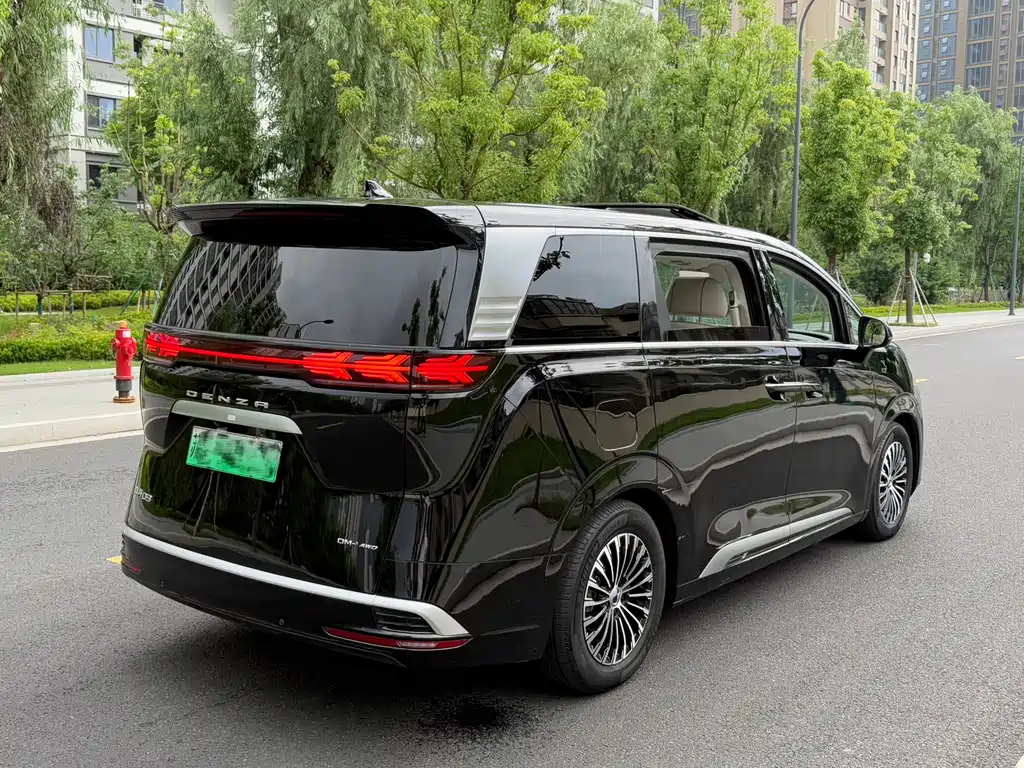 Denza D9 DM-i 1050 Premium