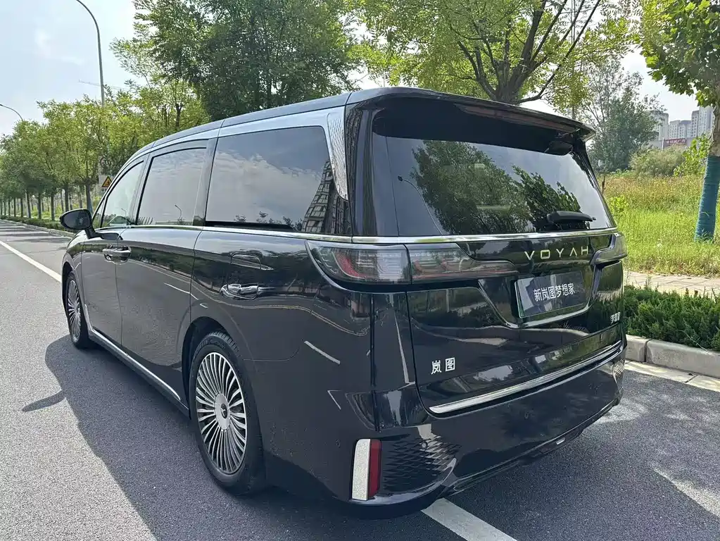 Voyah Dreamer PHEV 4 WD Distinguished Kunpeng