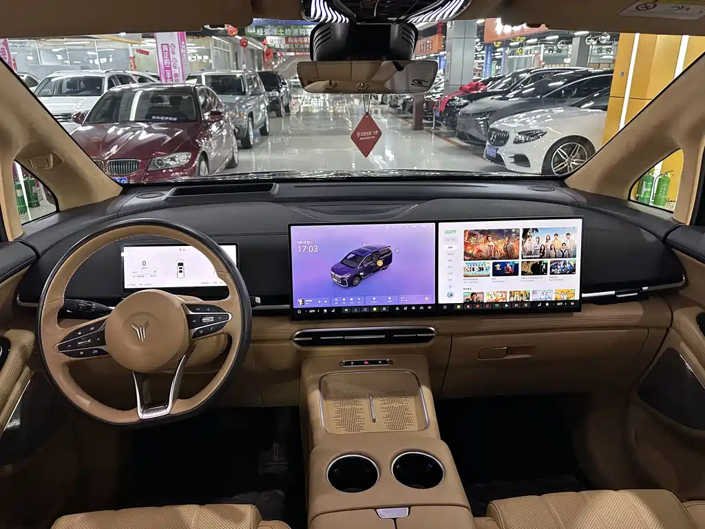 Voyah Dreamer PHEV 4 WD Flagship Kunpeng