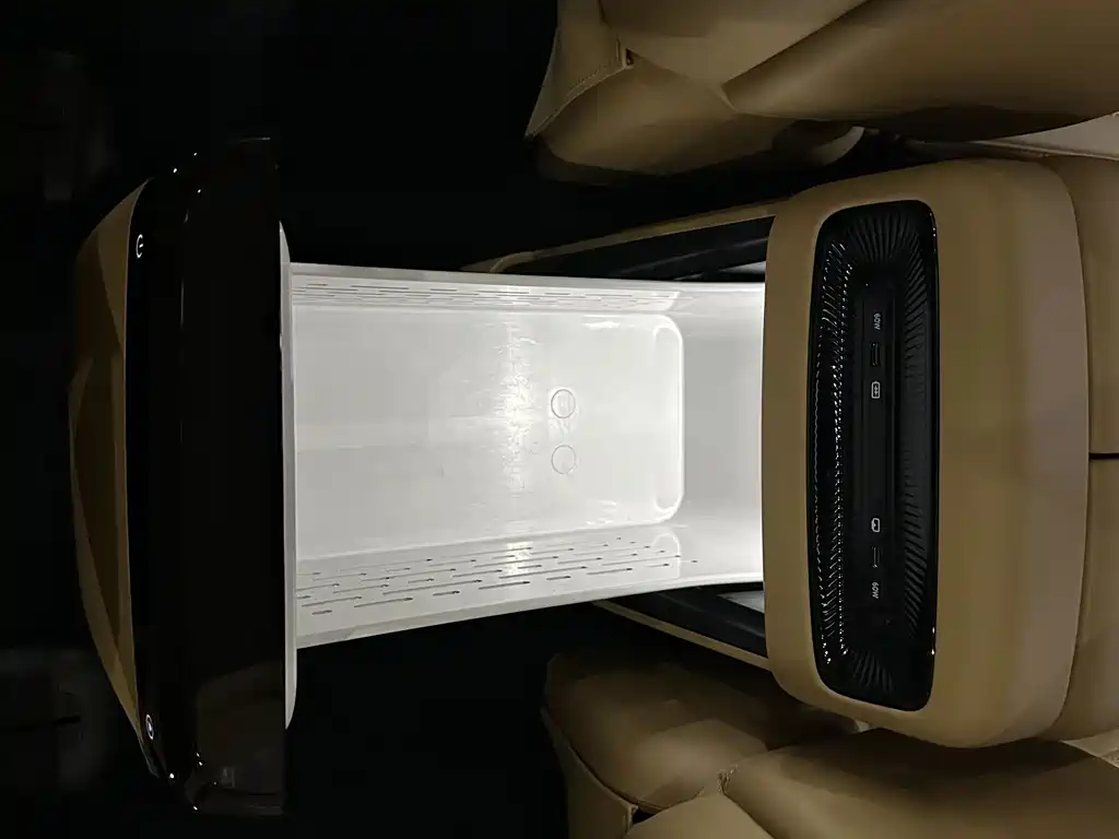 Voyah Dreamer PHEV 4 WD Flagship Kunpeng