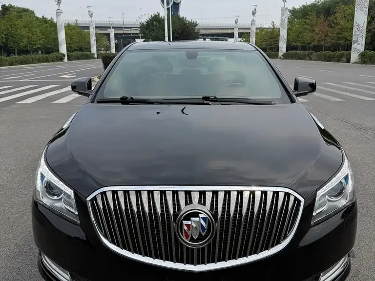 Buick LaCrosse 2.4 L SIDI Luxury Comfort