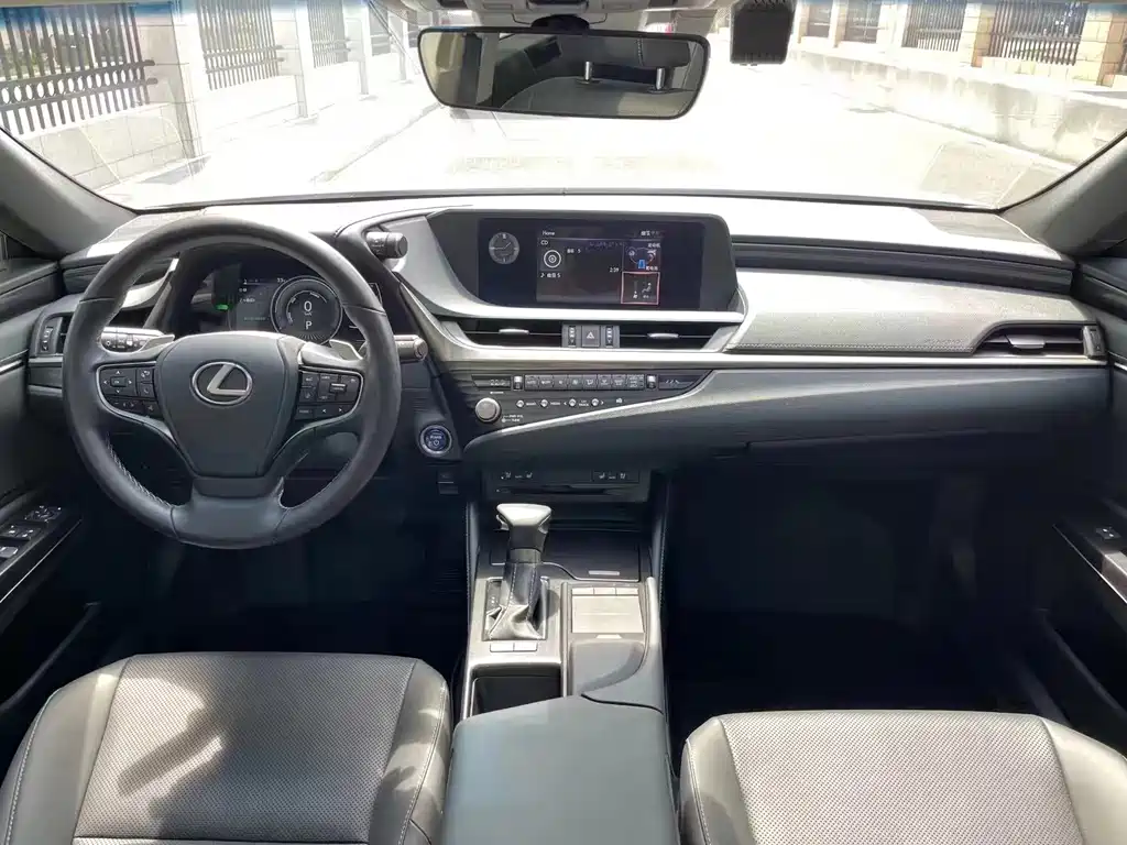 Lexus ES 300 h Outstanding CN-V