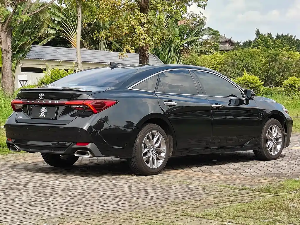 Avalon 2.5 L Luxury