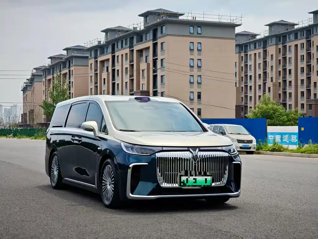 Voyah Dreamer PHEV 4 WD Flagship Qiankun