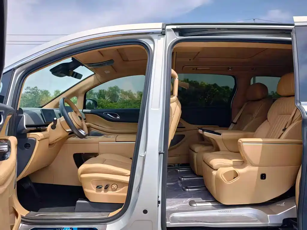 Voyah Dreamer PHEV 4 WD Flagship Qiankun