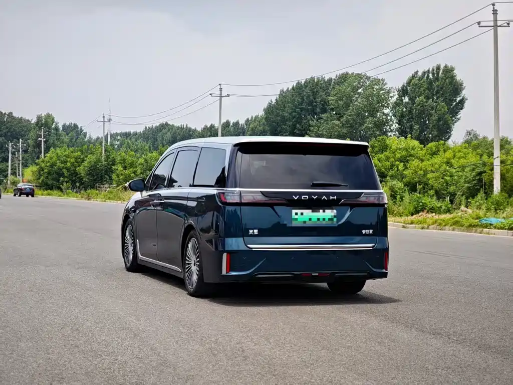 Voyah Dreamer PHEV 4 WD Flagship Qiankun