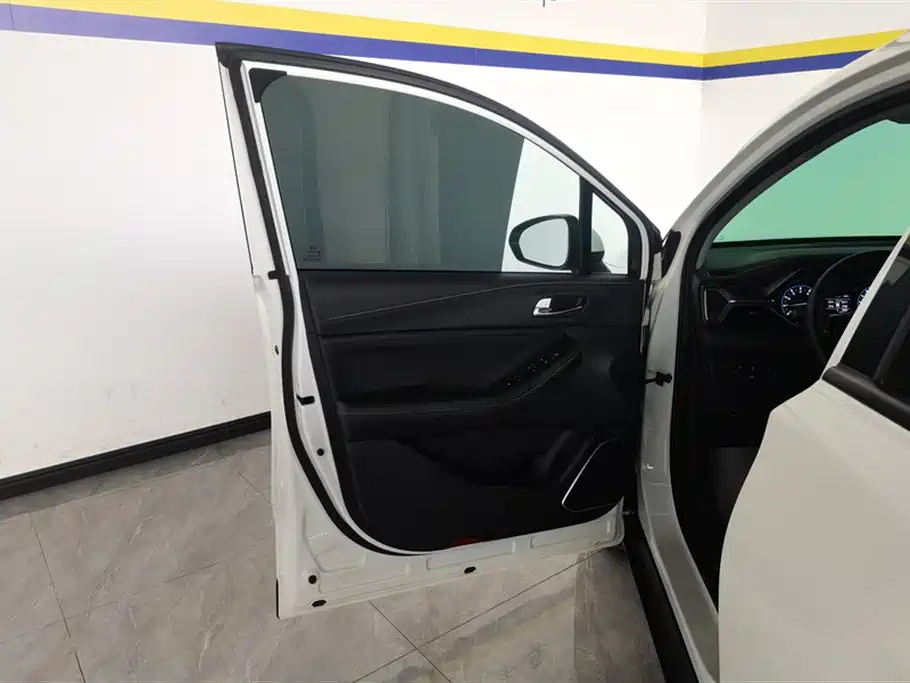 GAC Trumpchi GS4 传祺GS4 2022款 270 T 手动精英版