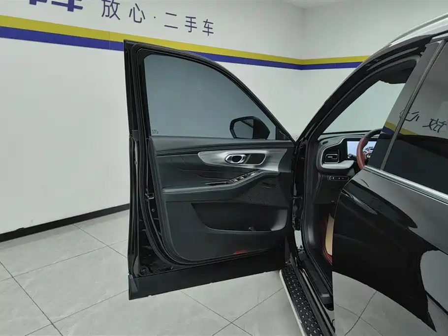 GAC Trumpchi GS8 Navigator Series 2.0 TGDI 2 WD Luxury 5-seat