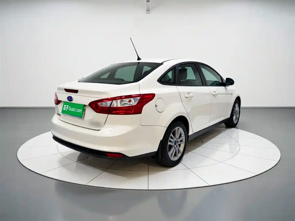 Focus Sedan 1.6 L Auto Comfort