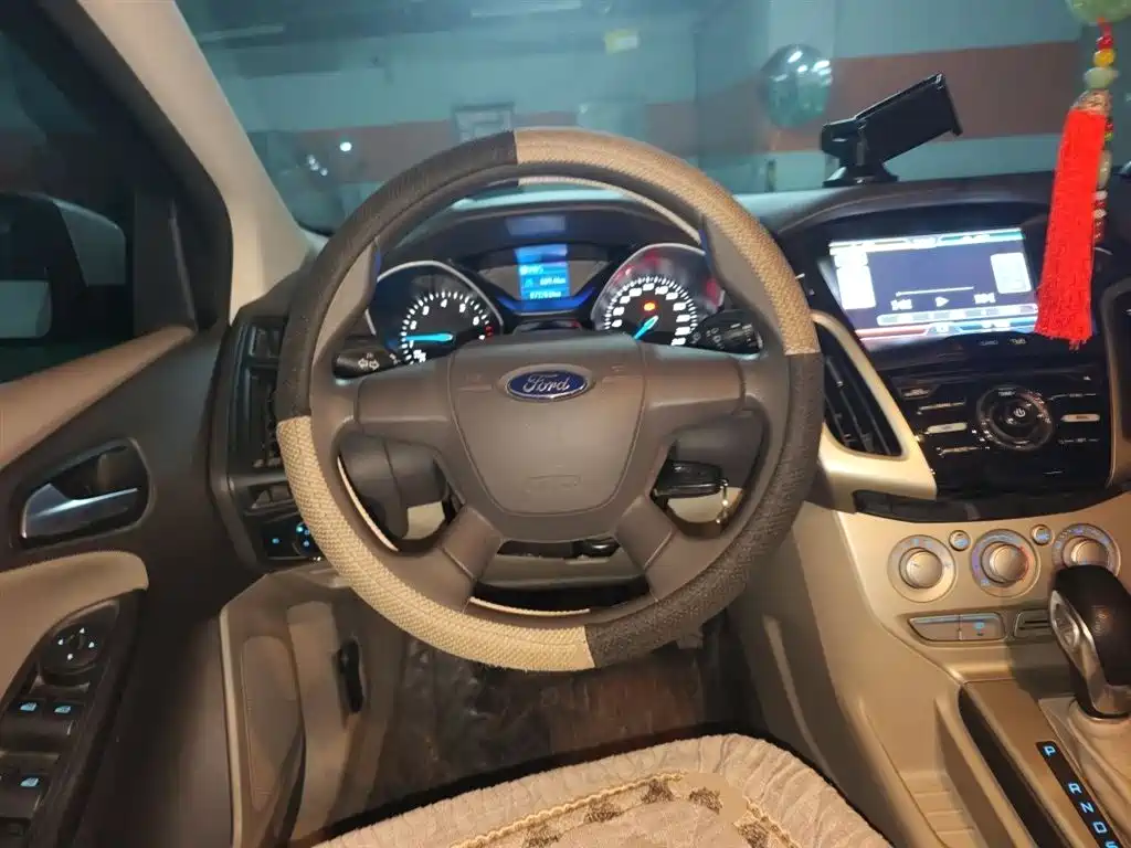 Focus Sedan 1.6 L Auto Comfort