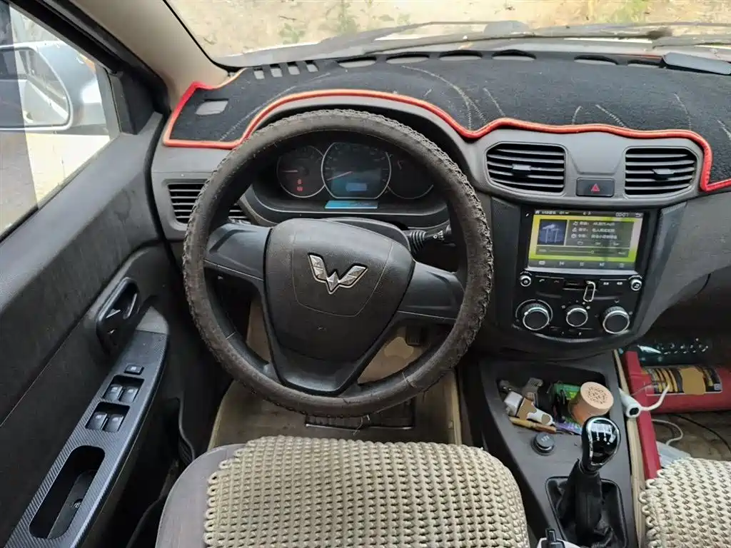 Wuling Hongguang 1.5 L S Standard