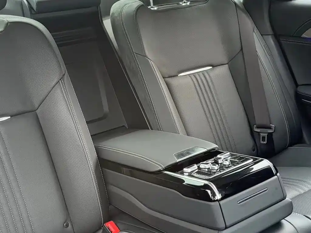 Hongqi H9 2.0 T Connected Flagship Enjoyment