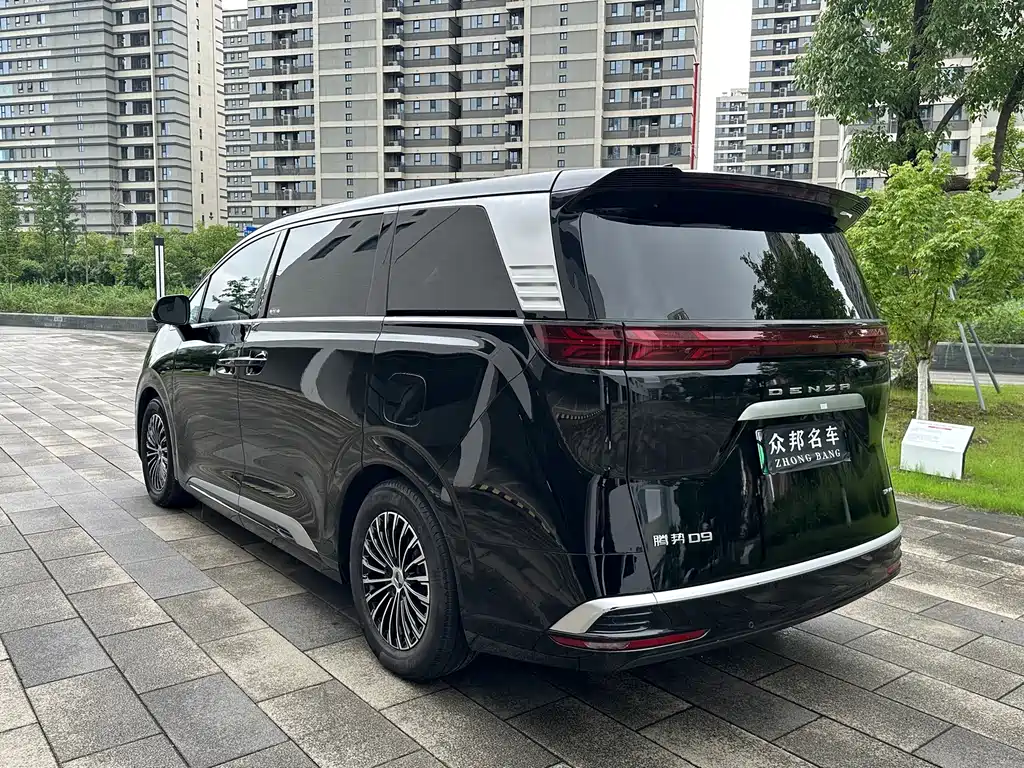Denza D9 DM-i 1050 Premium