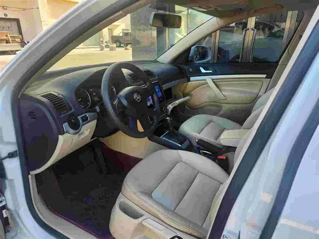 Octavia Classic 1.6 L Auto Yijie