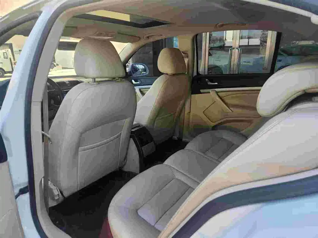Octavia Classic 1.6 L Auto Yijie