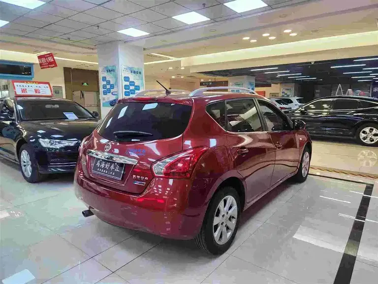 Nissan Tiida 1.6 L CVT Cool Cafe