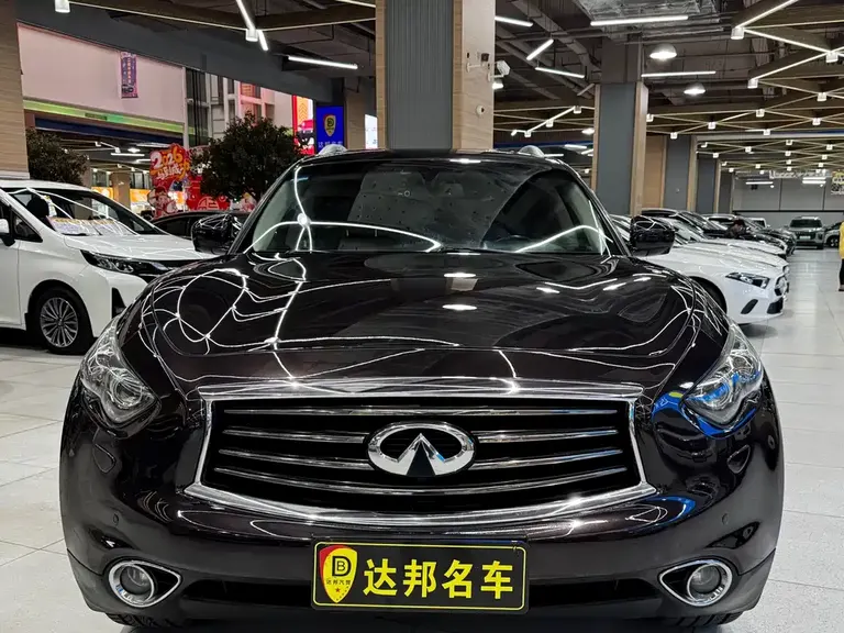 Infiniti QX70 3.7 L Transcend
