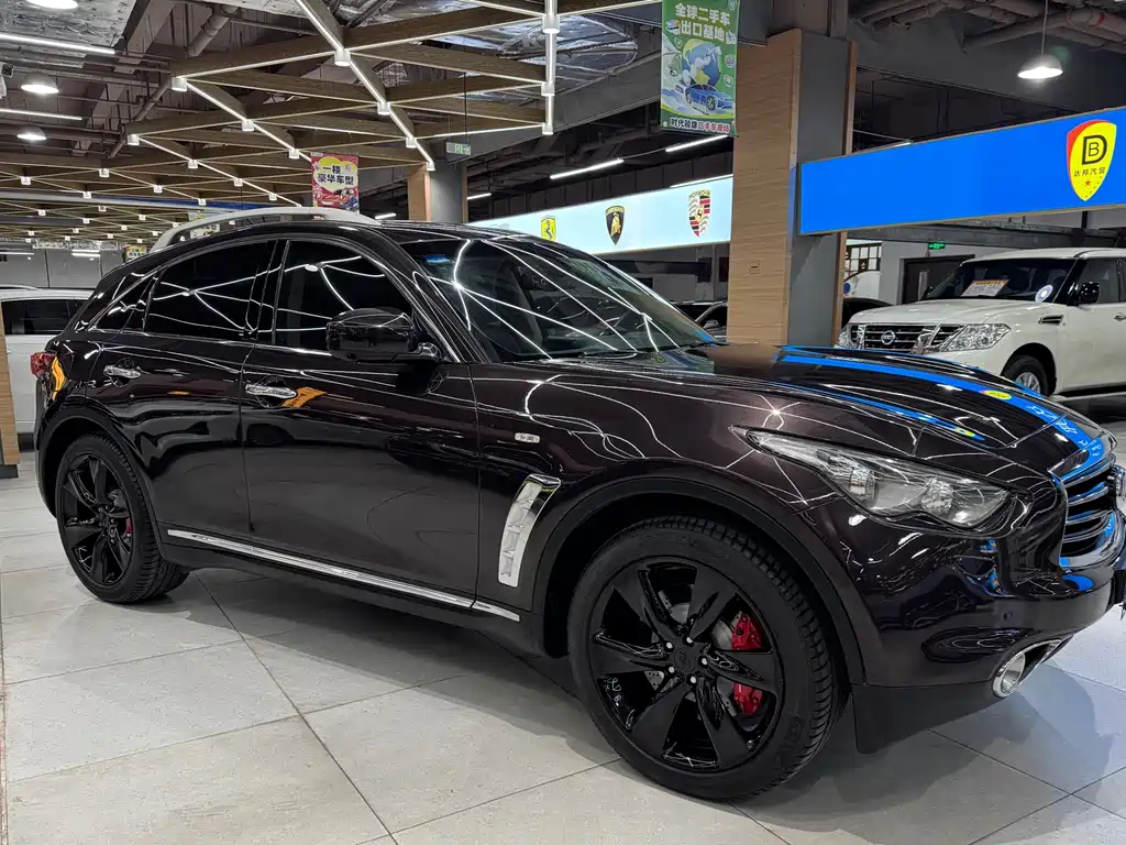 Infiniti QX70 3.7 L Transcend