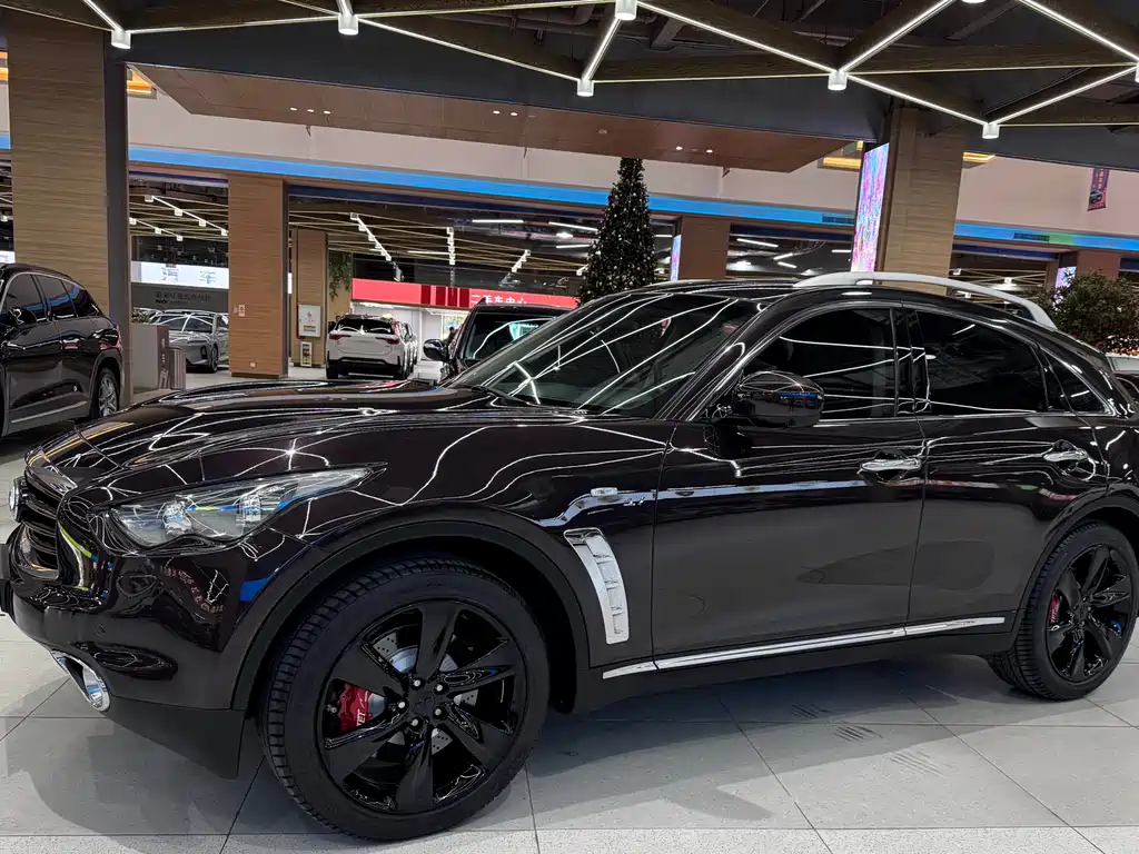 Infiniti QX70 3.7 L Transcend