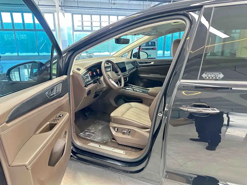Viloran Facelift 330 TSI Luxury