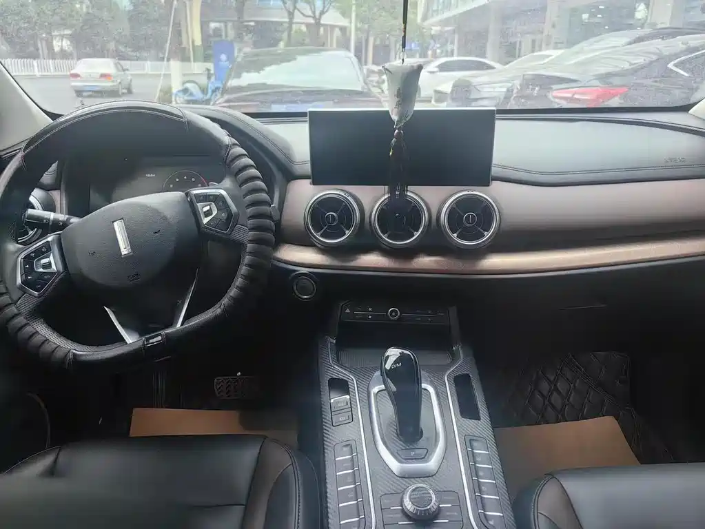 WEY VV5 1.5 T 2 WD Smart Pioneer